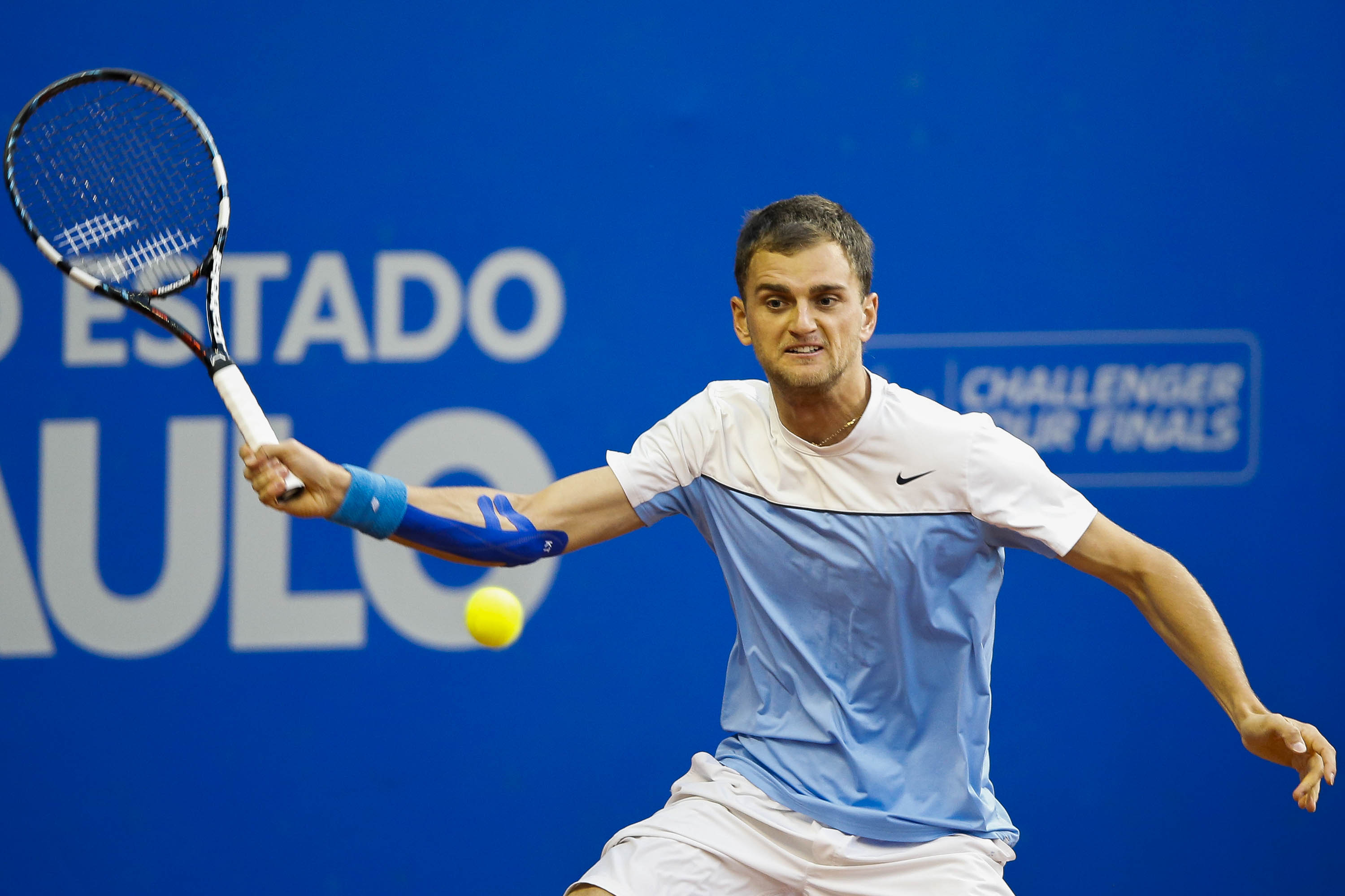 Недовесов начал с победы в квалификации Australian Open