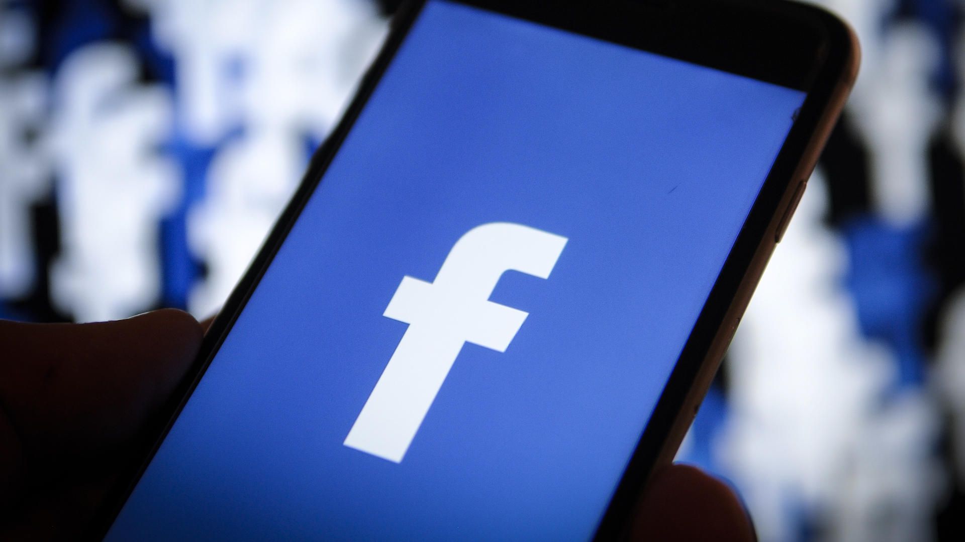 Приставы начали принудительно взыскивать многомиллионные штрафы с Facebook