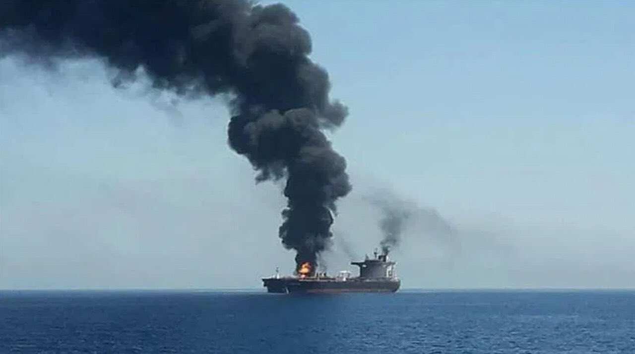 Взрыв произошел на танкере в зоне саудовского порта  