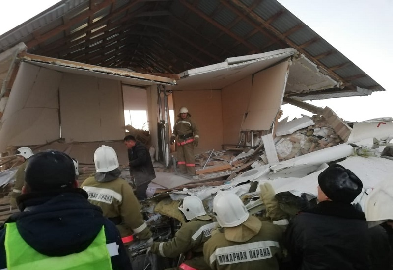 Назарбаев соболезнует родственникам погибших при крушении авиалайнера близ Алматы  