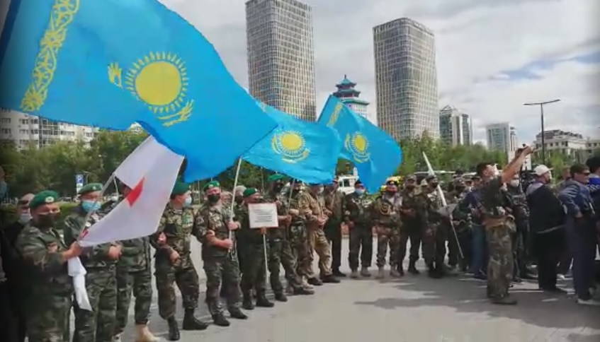 Ветераны боев на таджикско-афганской границе провели митинг в Нур-Султане 