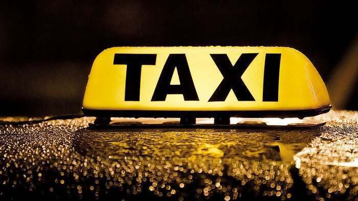 В Нур-Султане водитель такси ограбил женщину  