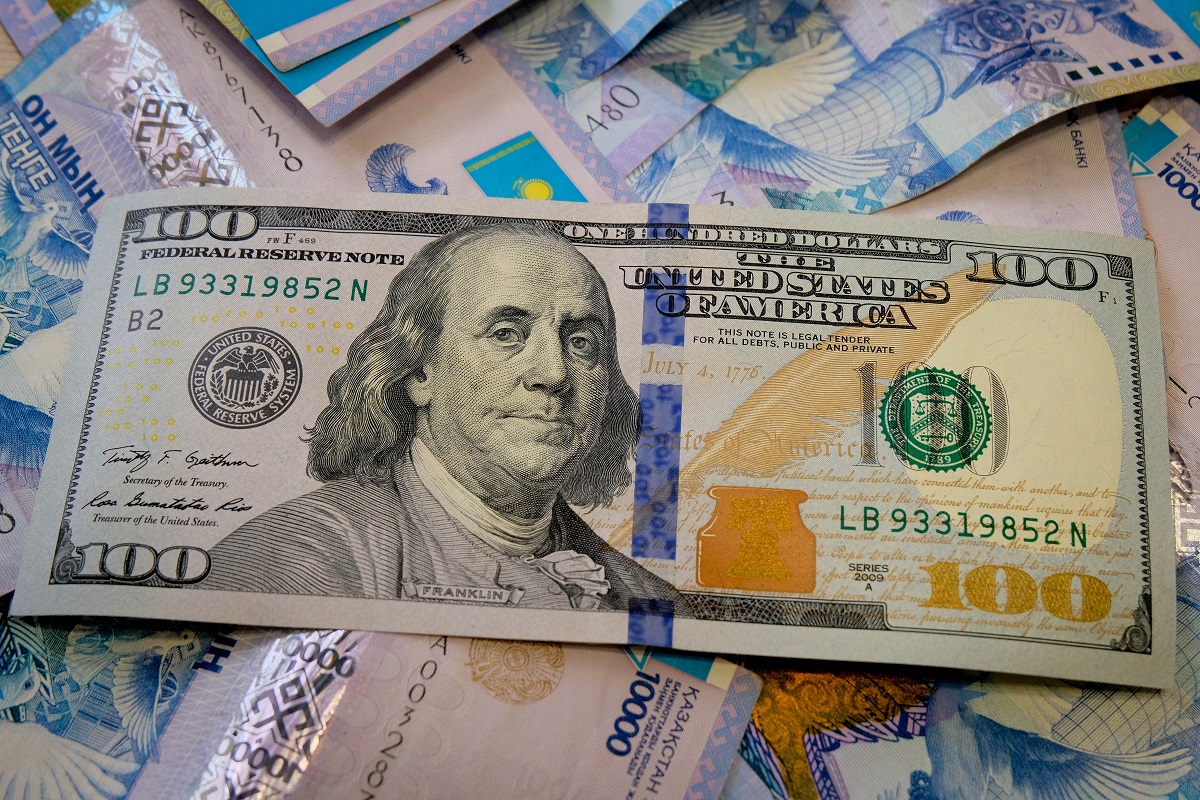 Казахстанцы активно скупают иностранную валюту  
