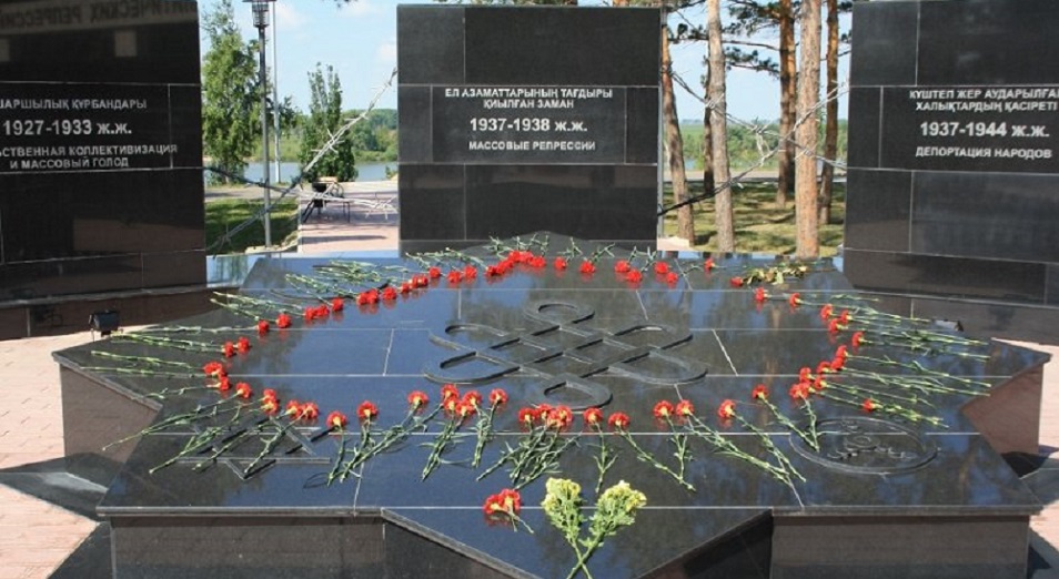В Павлодаре вспоминают земляков жертв политических репрессий  