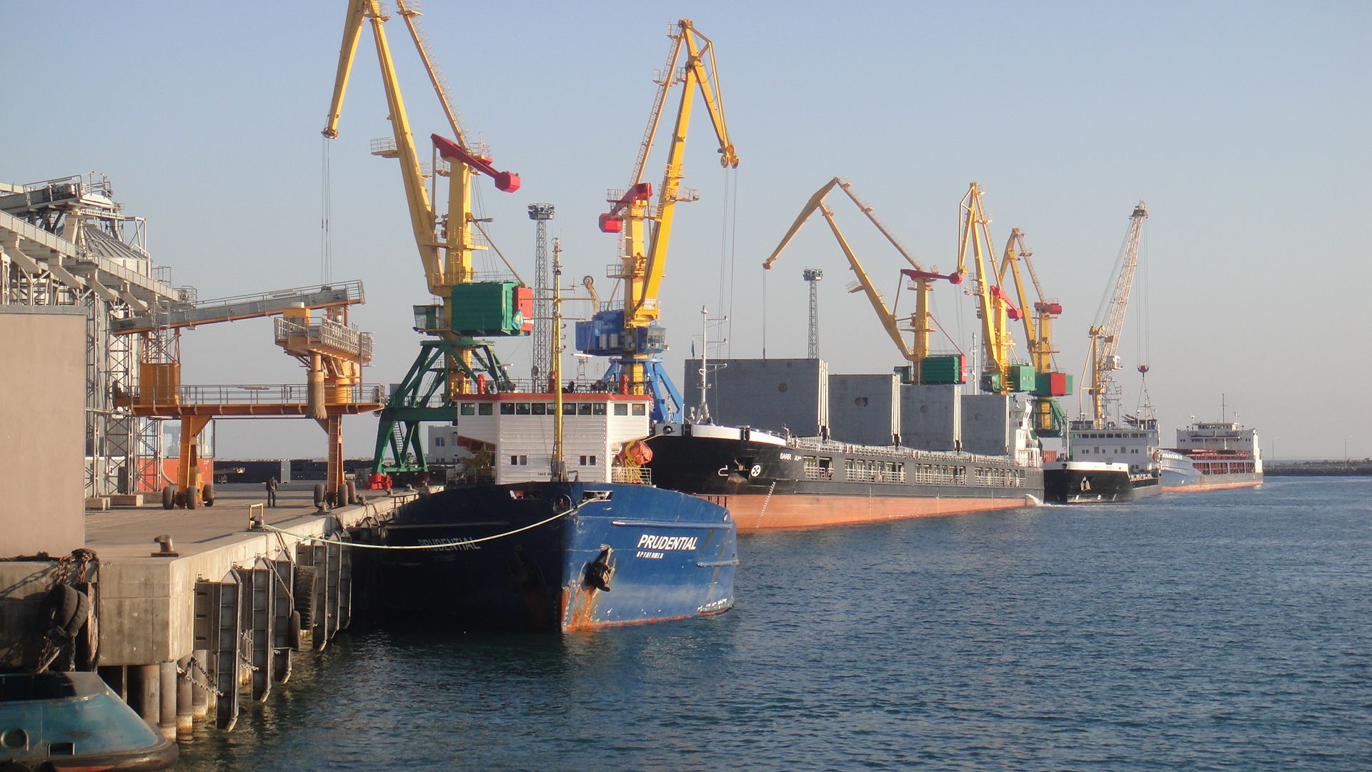 Президент РК поручил увеличить грузопоток в порты РК из стран Европы и Азии