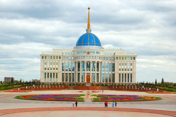Приняты поправки в закон, расширяющие полномочия президента по применению мер военного положения в мирное время
