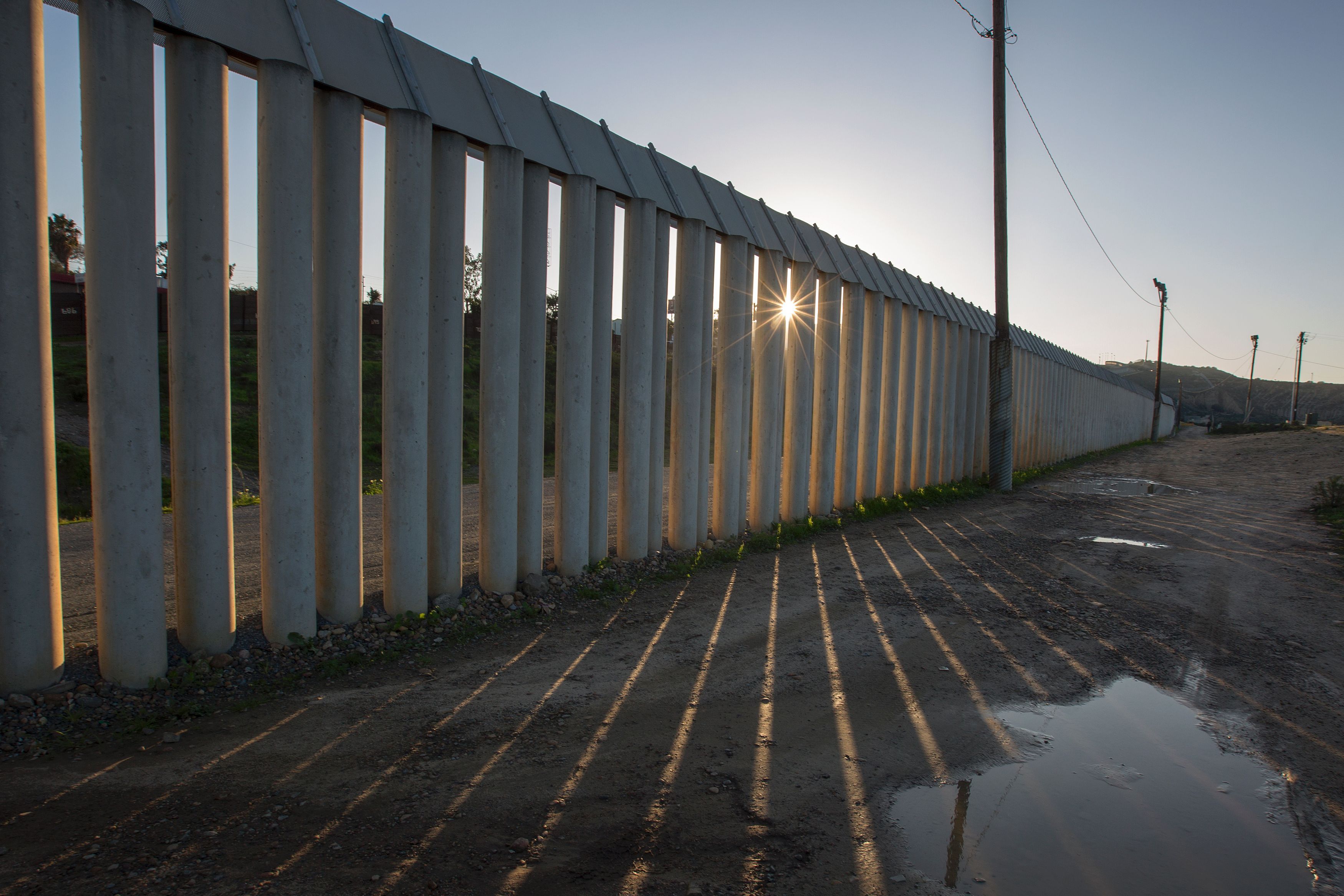 $5,7 млрд на стену на границе с Мексикой готова выделить палата представителей США 
