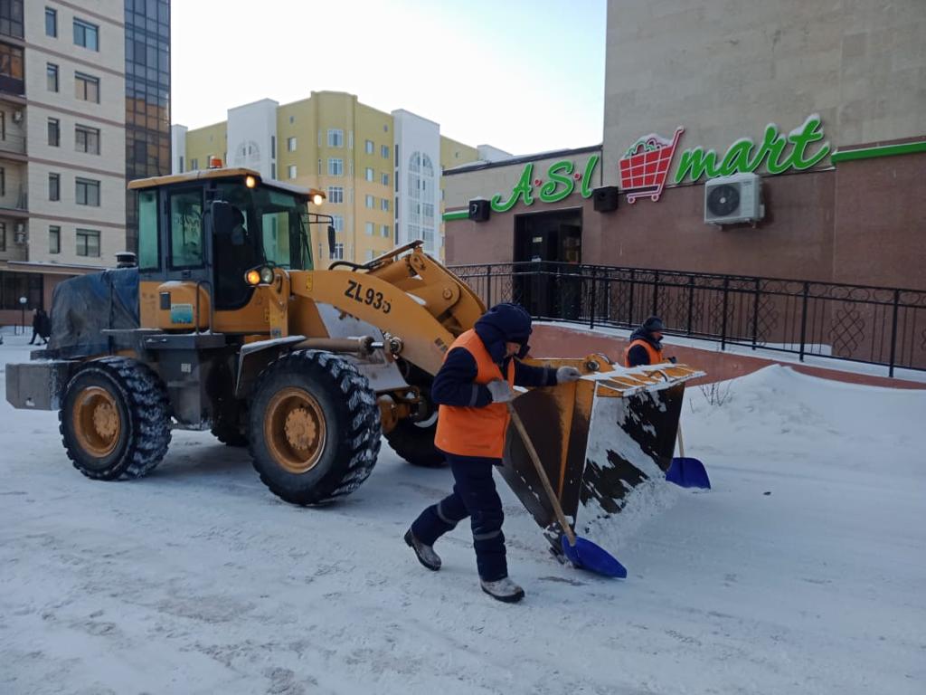 Свыше 1 200 единиц спецтехники задействовано в уборке снега  в Нур-Султане