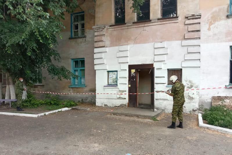 Өскеменде 70 жыл бұрын салынған жатақхана қирады 