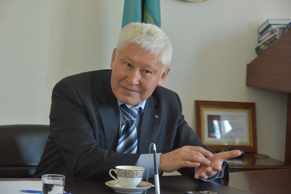 Асқар Жұмаділдаев: Жаратылыстану пәндері тек қазақ тілінде оқытылуы керек 