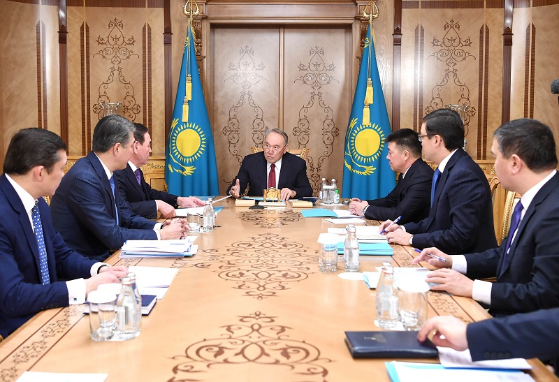 Нурсултан Назарбаев обсудил свой график работы на 2020 год