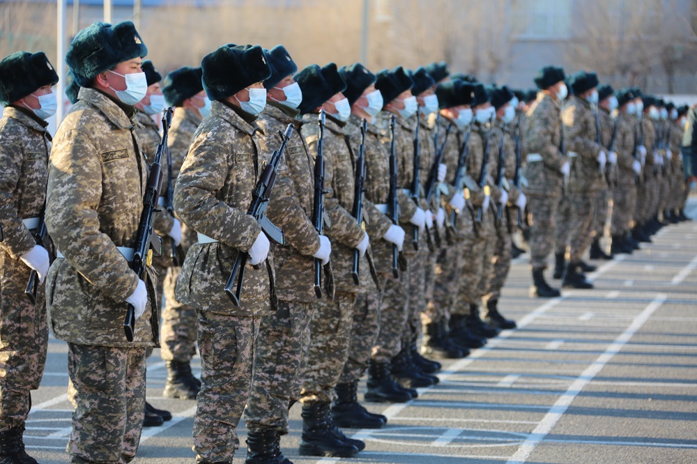Более полутора тысяч солдат срочной службы приняли военную присягу