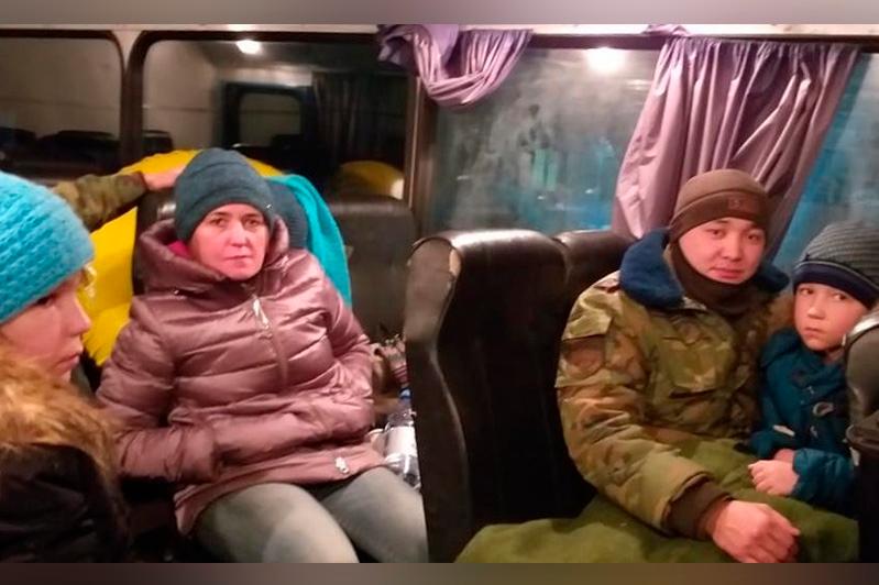 Четверых актюбинцев, застрявших в степи на снегоходе, спасли