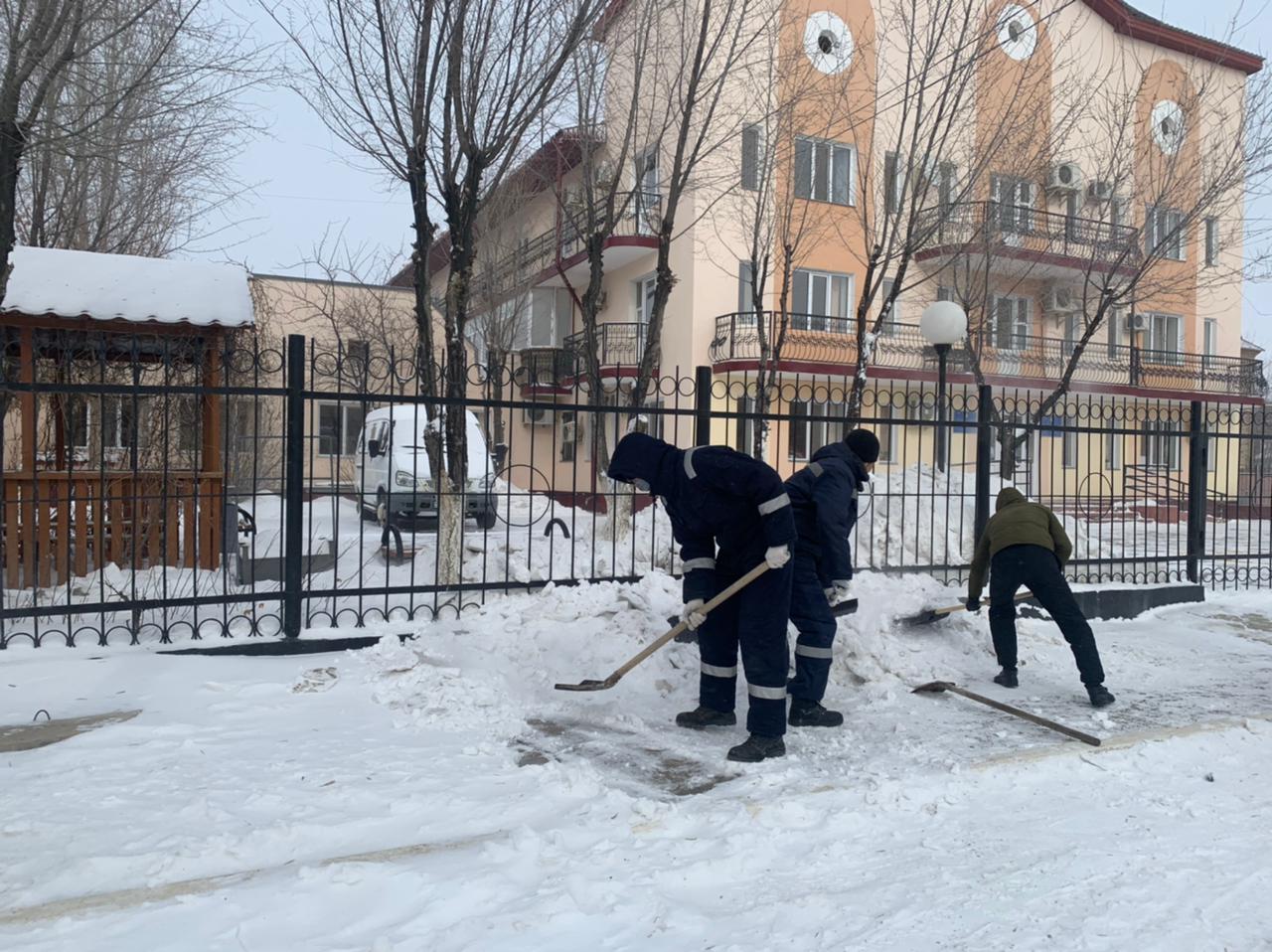 Сотталғандар қарттар үйінің қарын күреді 