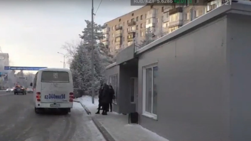 Теплые остановки в Павлодаре уже год как простаивают без дела