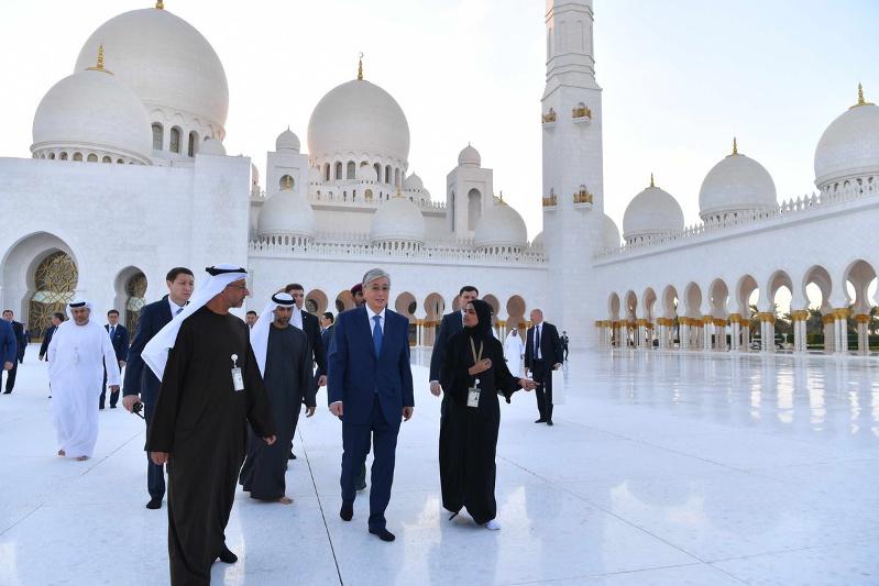 Президент Әбу-Дабидегі шейх Заид мешітінде болды 