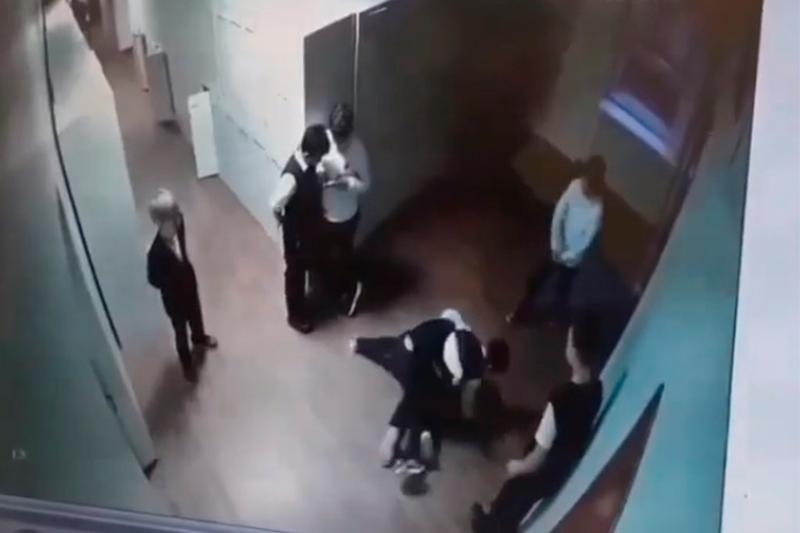 Елордада бастауыш сынып оқушылары төбелесіп, біреуі ауруханаға түсті 