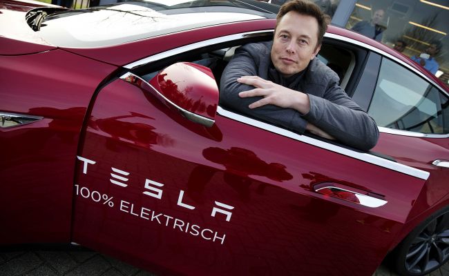 Илон Маск Tesla акциясын сатып жатыр 