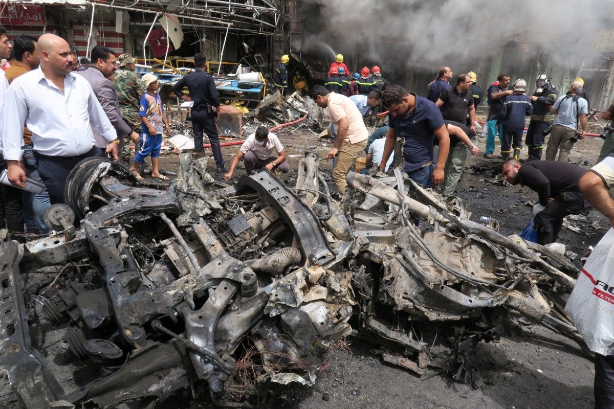 В Ираке при взрыве заминированного автомобиля погибли семь человек