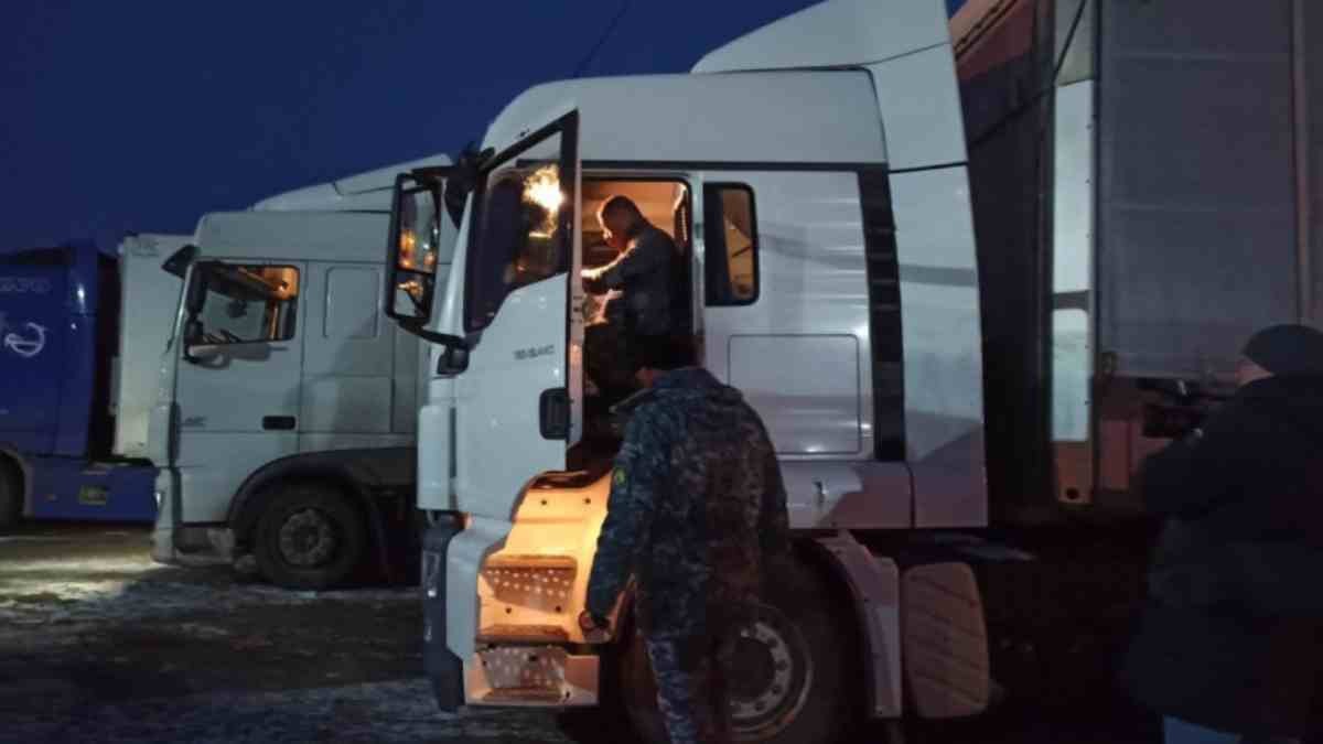 Қазақстан-Ресей шекарасында 14 автокөліктен заң бұзушылық анықтады 