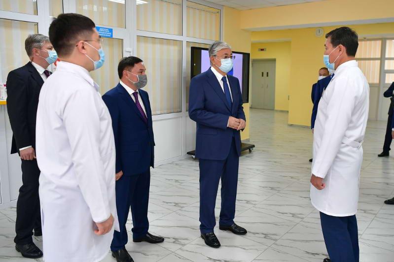 Қасым-Жомарт Тоқаев Көкшетау қаласындағы онкологиялық емханаға барды 