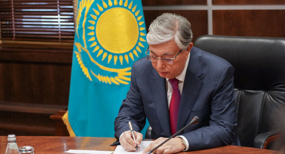 Президент ҚР адам құқықтары саласындағы одан әрі шаралары туралы Жарлыққа қол қойды  