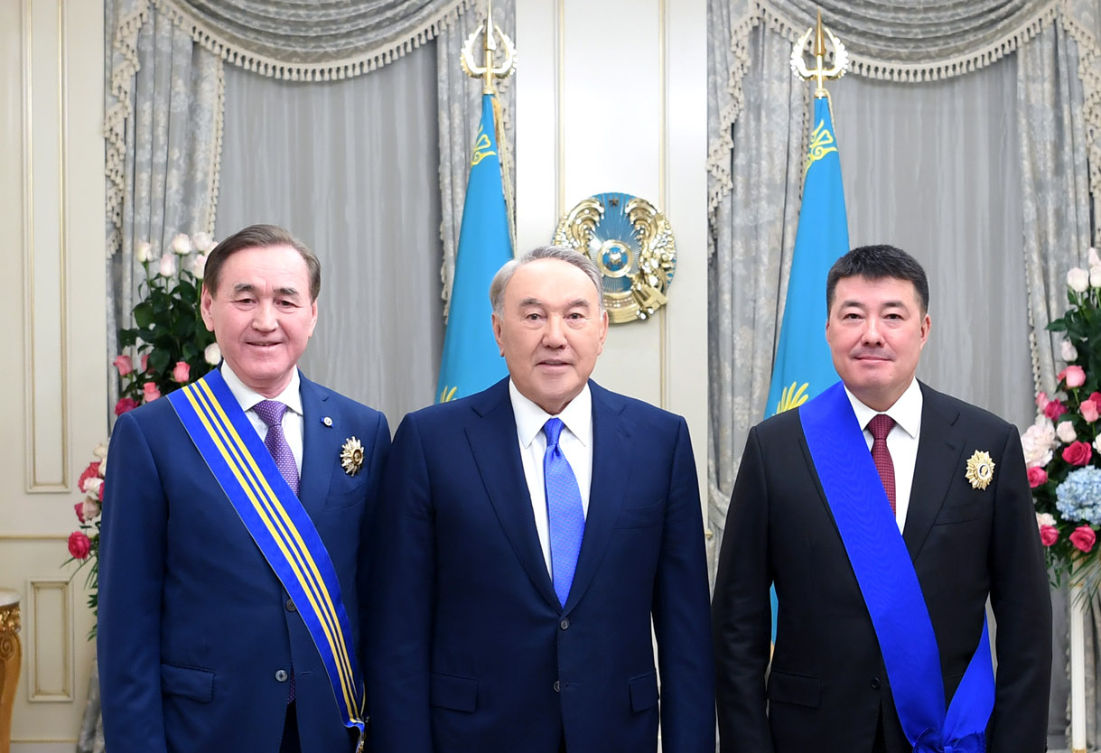Елбасы мемлекеттік наградаларды табыс етті  