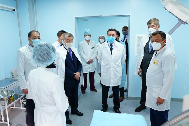 Асқар Мамин ШҚО-да коронавирусты емдеуге арналған ғылыми жобамен танысты  