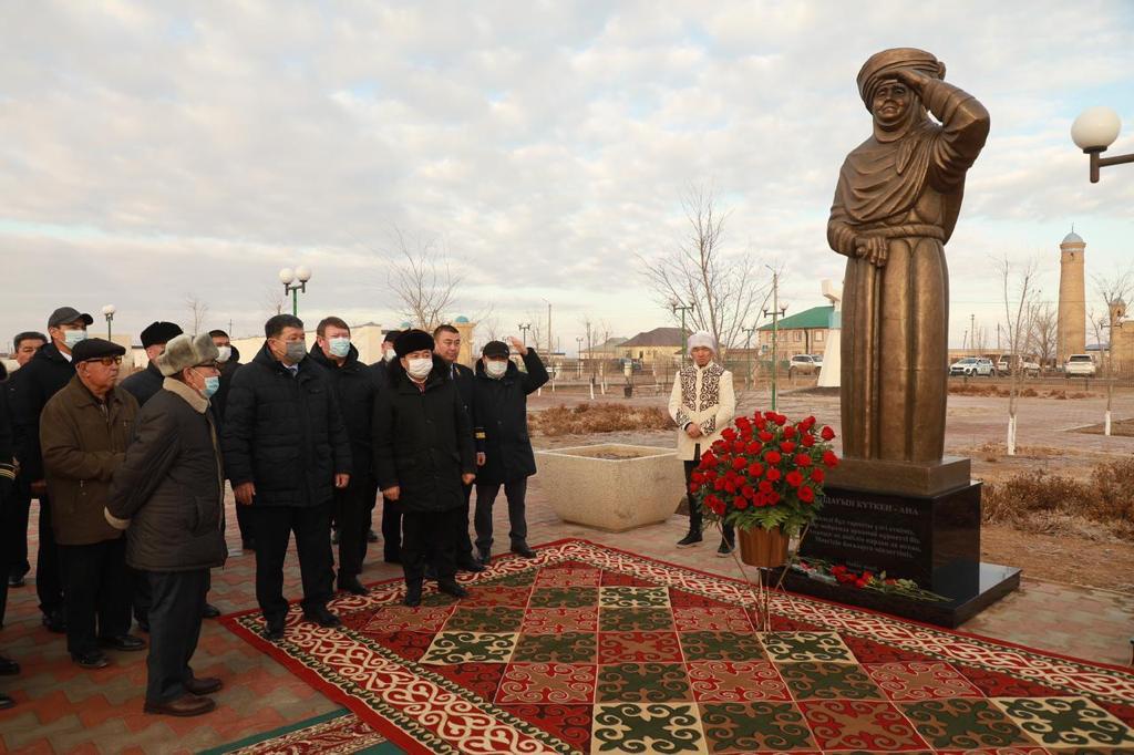 Атырау облысында "Боздағын күткен ана" ескерткіші ашылды 