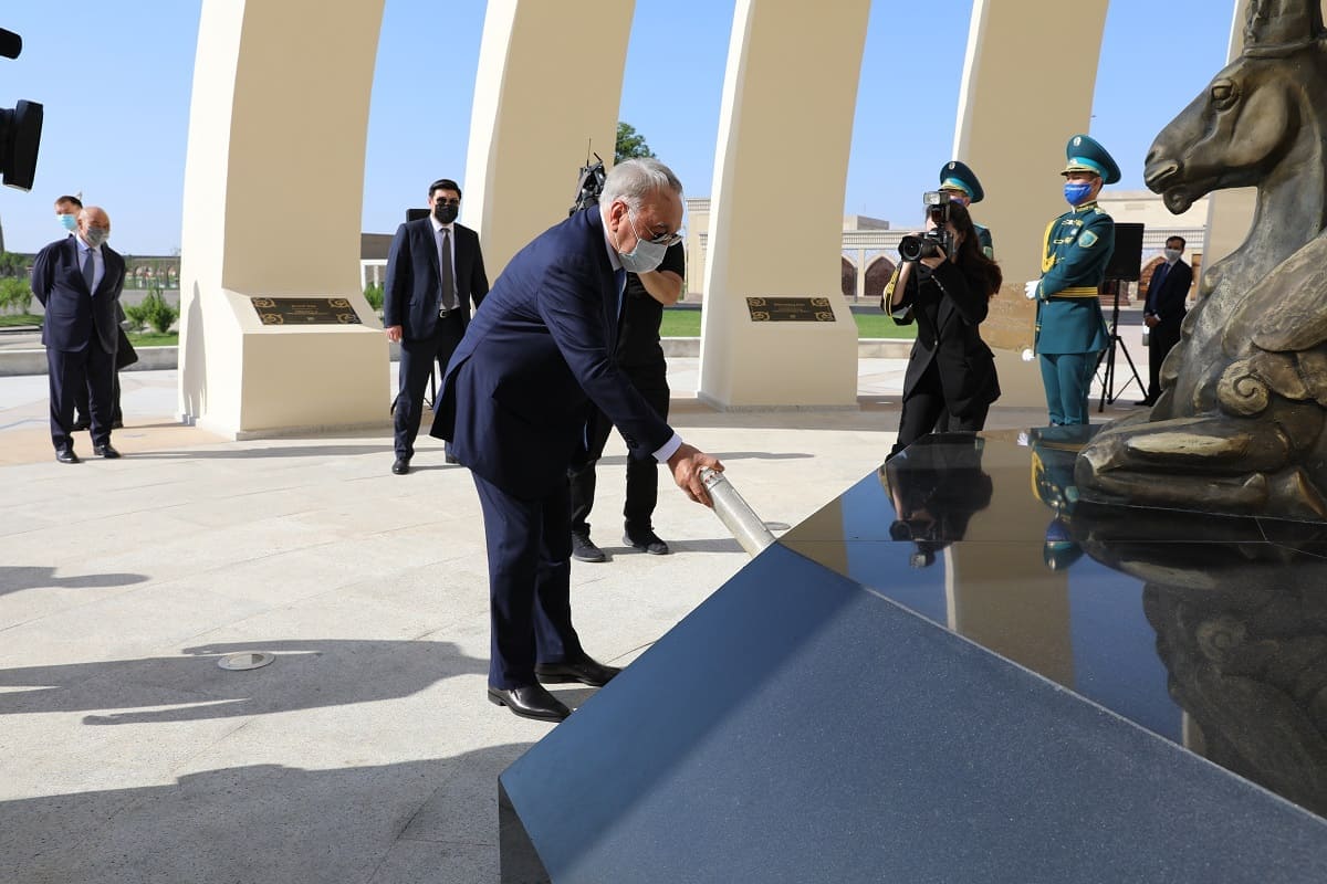 Нұрсұлтан Назарбаев Қазақ хандығына арналған мемориалдық кешеннің ашылу рәсіміне қатысты  