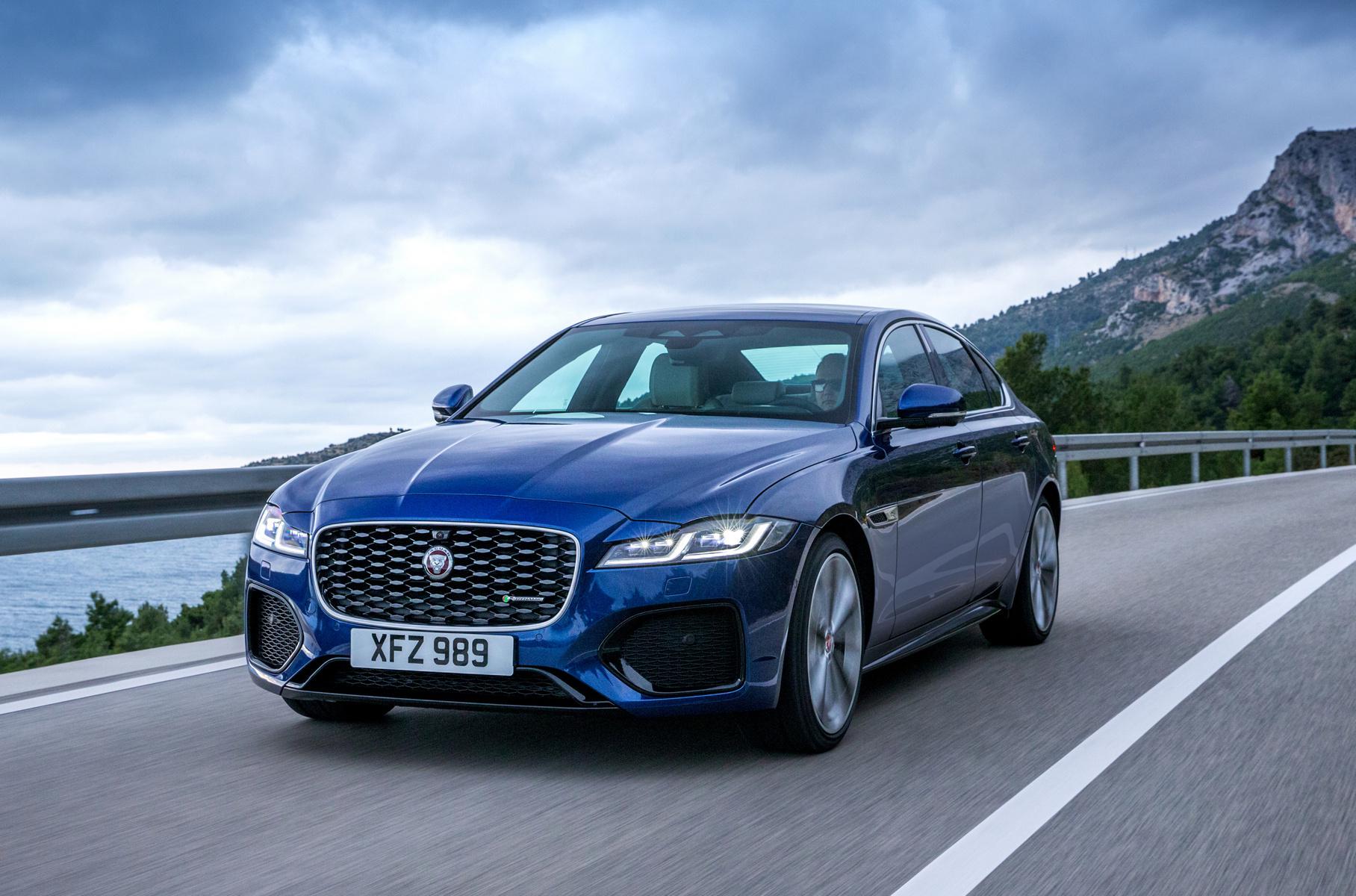 Jaguar Land Rover приостановит производство на двух британских заводах из-за нехватки чипов