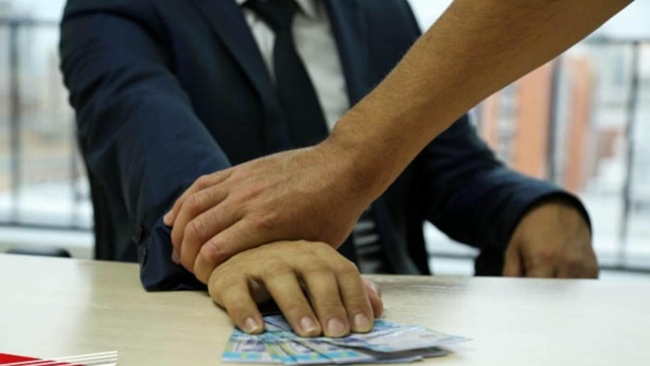 Елордалық білім басқармасының басшысы заң бұзған адамды жұмысқа қабылдаған  