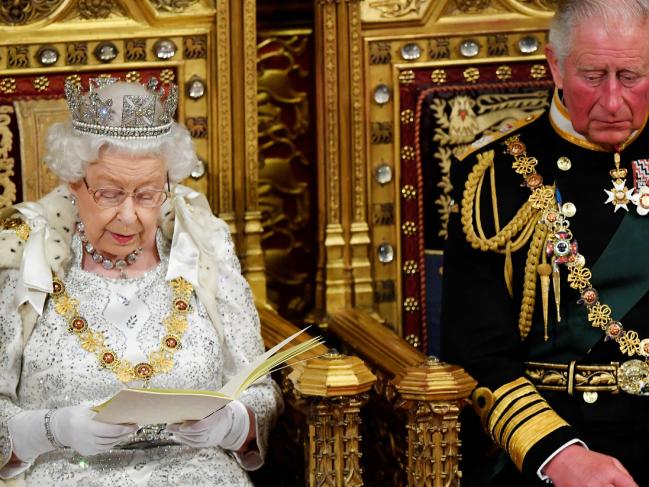 Елизавета II: Үкімет 31 қазанға дейінгі Brexit-ке басымдық береді 