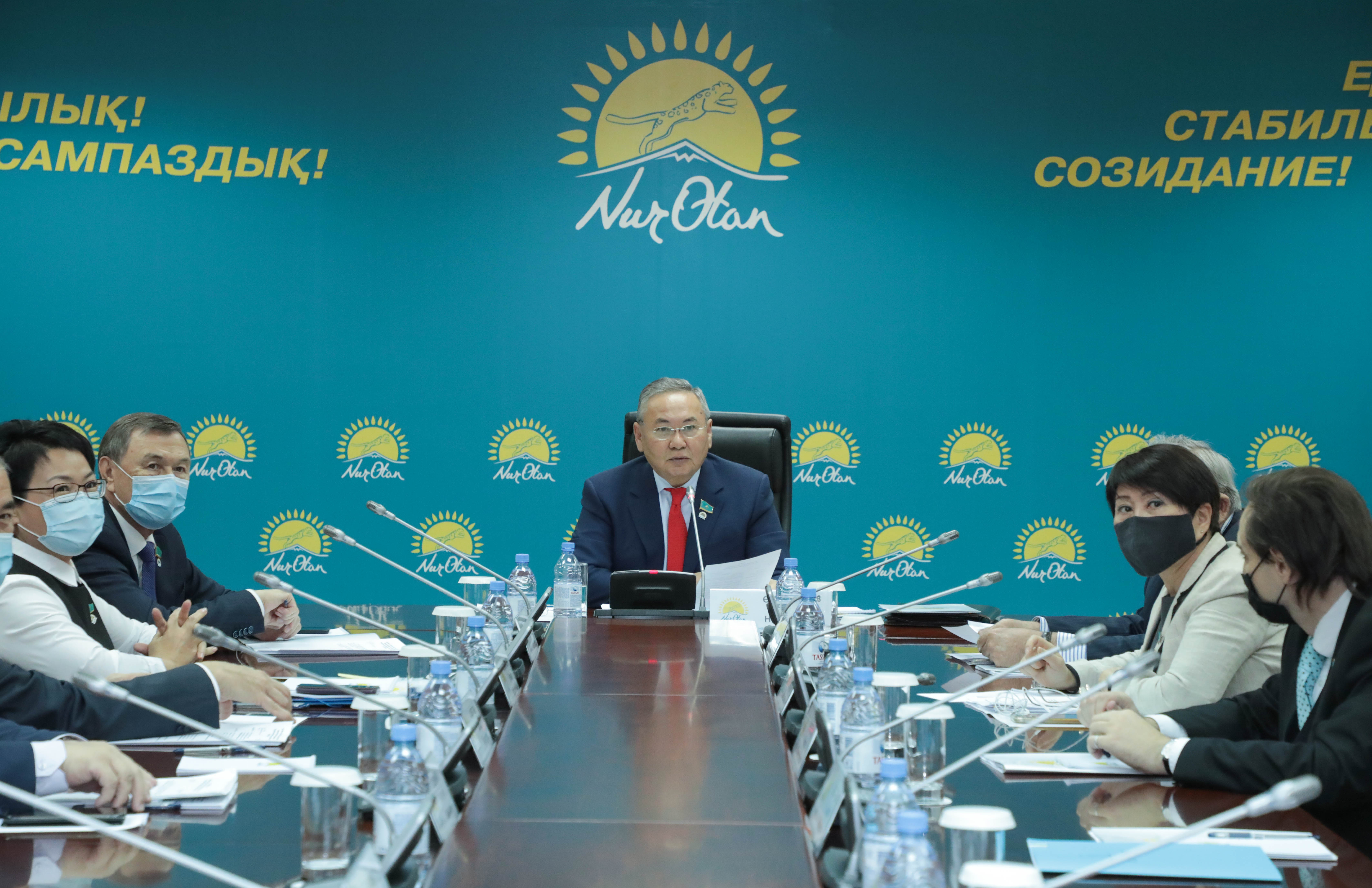 Состоялось заседание Республиканского общественного совета по противодействию коррупции при партии Nur Otan