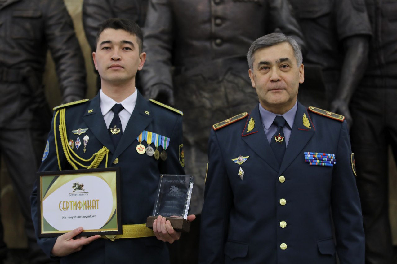 Әскери мамандықтың үздік өкілдері марапатталды 