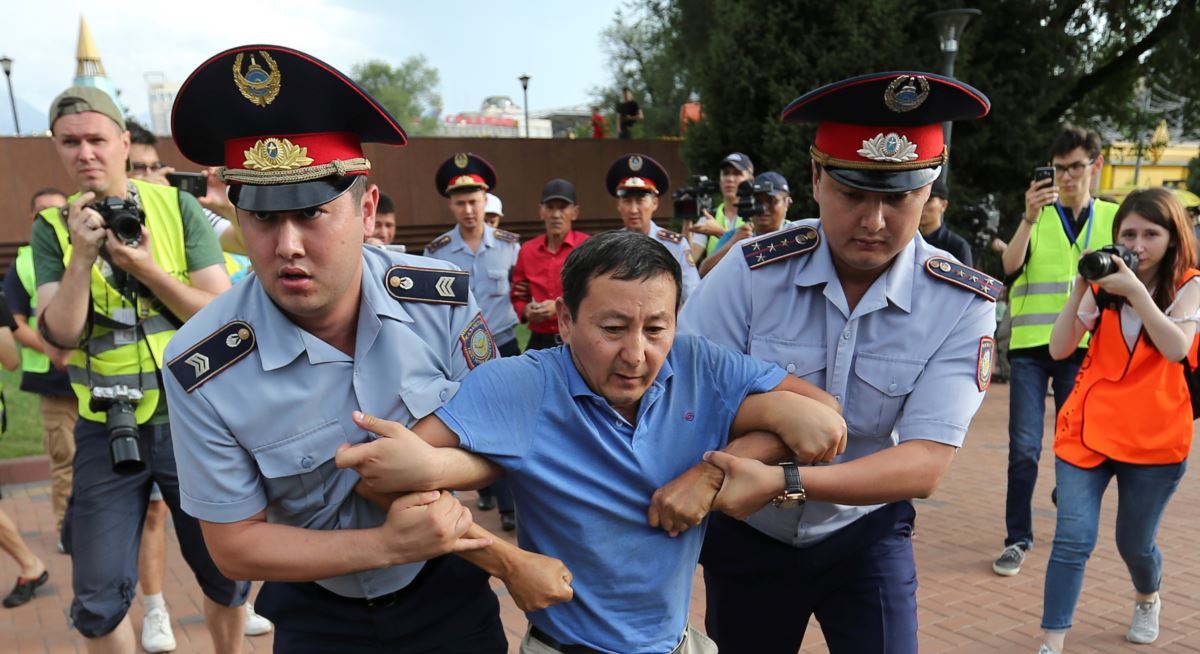 Порядка 60 человек задержаны в Алматы и Нур-Султане за участие в несанкционированных митингах – МВД