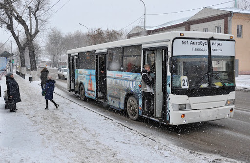 Павлодарда қоғамдық көлік жүргізушілері жұмыстан кетіп жатыр 