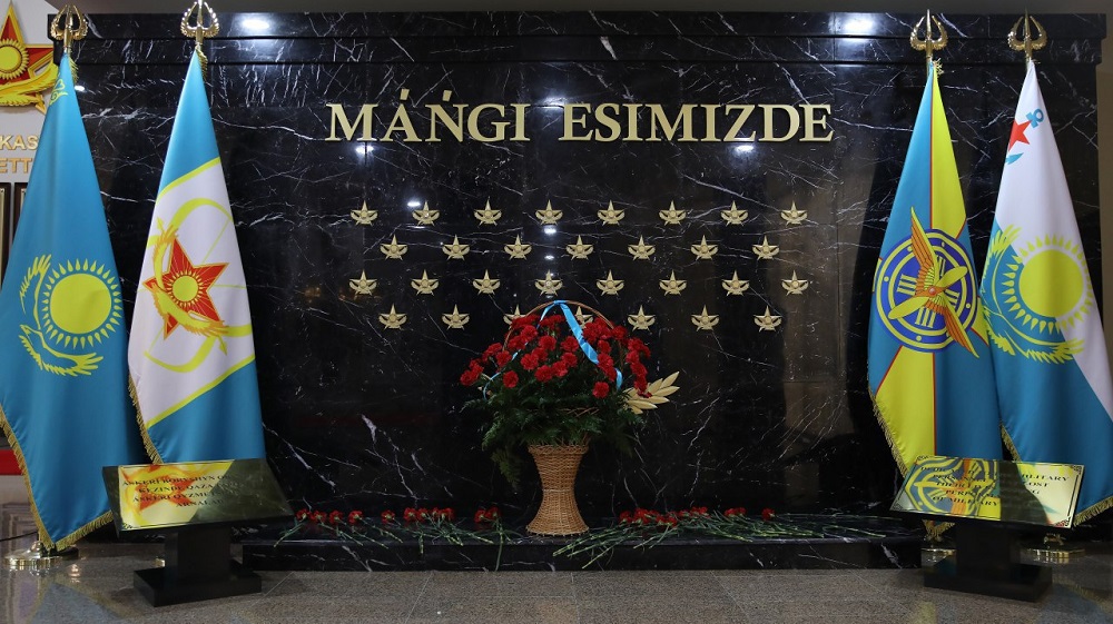 Мемориал погибшим военнослужащим открыли в министерстве обороны РК
