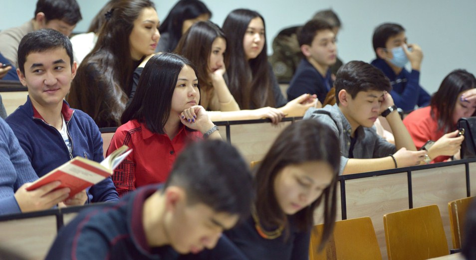 Казахстанским студентам и преподавателям ограничили выезд за рубеж