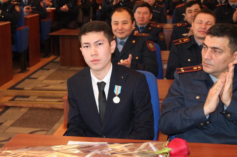 Жүкті әйелді құтқарған азамат марапатталды  
