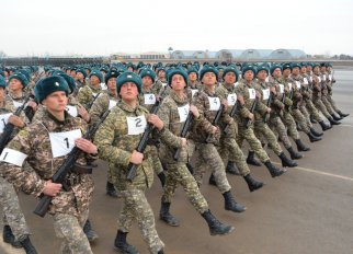 В Астане военнослужащие готовятся к параду 