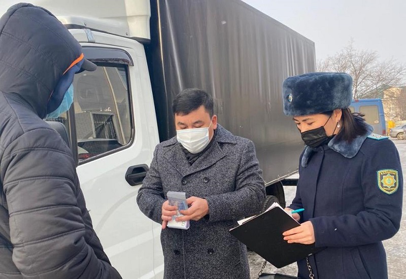 Житель Костаная оплатил алименты прямо на дороге