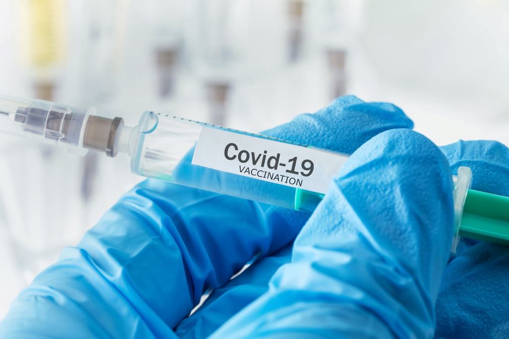 В мире сделали около 780 млн прививок от коронавируса