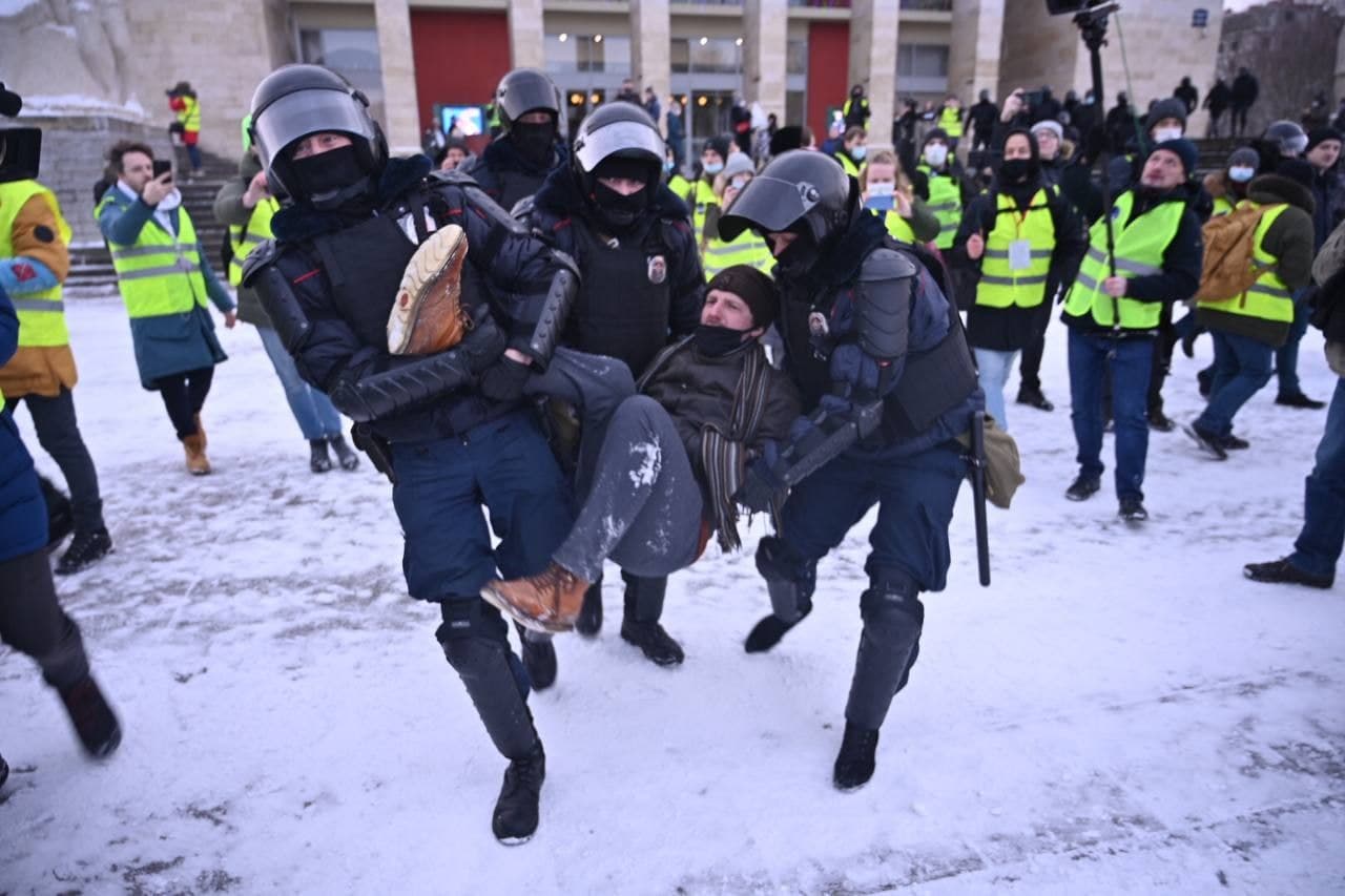 Порядка 300 человек собрались на несанкционированную акцию в центре Москвы – власти