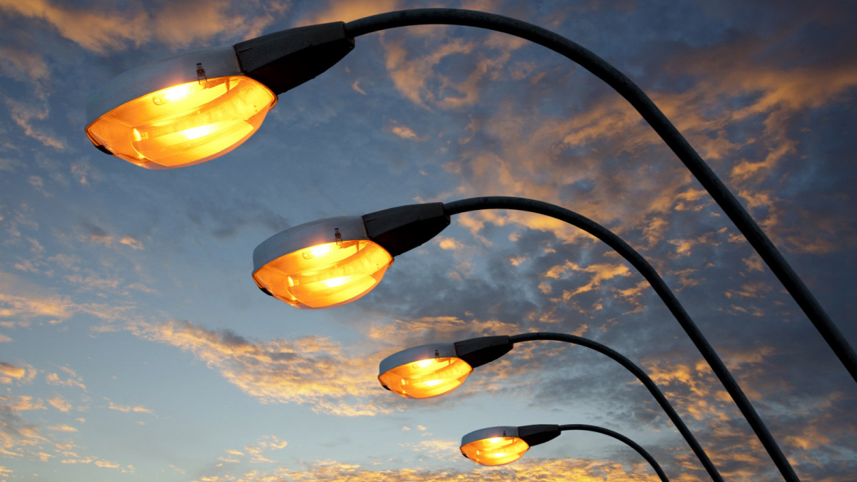 В Алматы в 2021 году будет освещено более 600 улиц 
