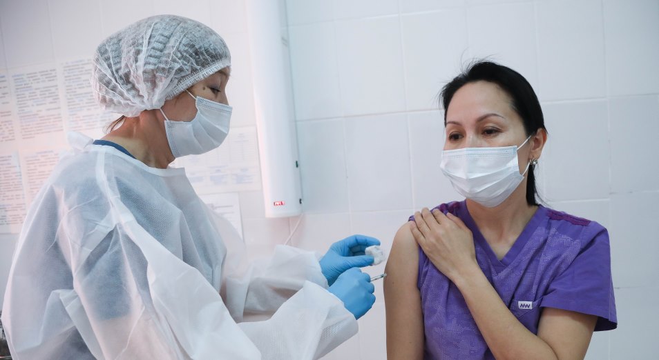 Коронавирус в Казахстане: 820 человек заболели ковидом после вакцинации