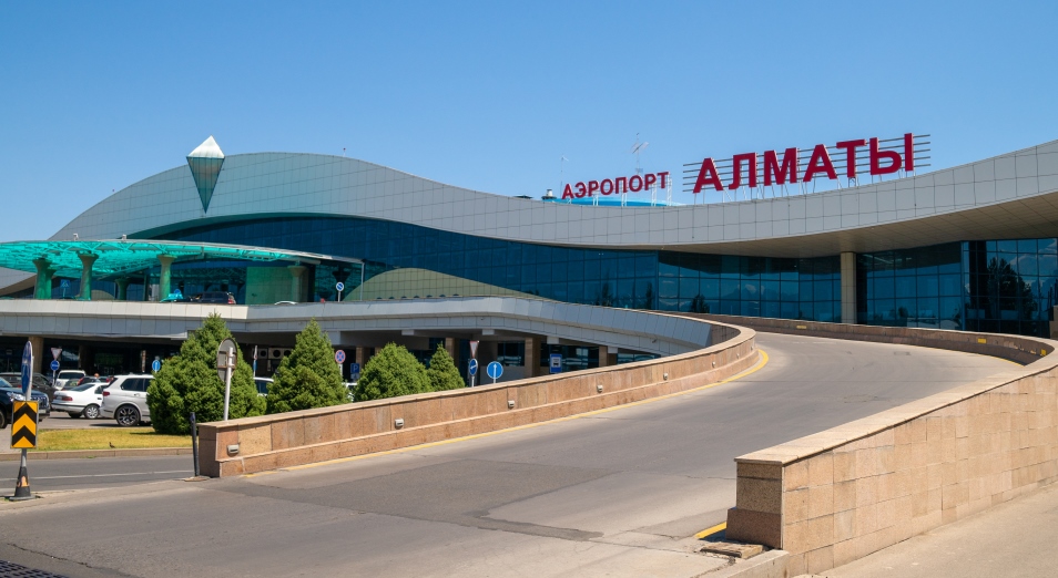 Международный аэропорт Алматы "улетел" в минус
