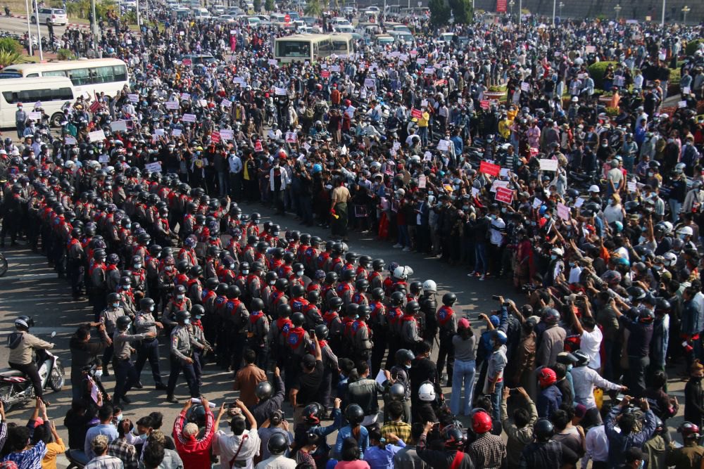 В Мьянме продолжаются акции протеста против военного переворота