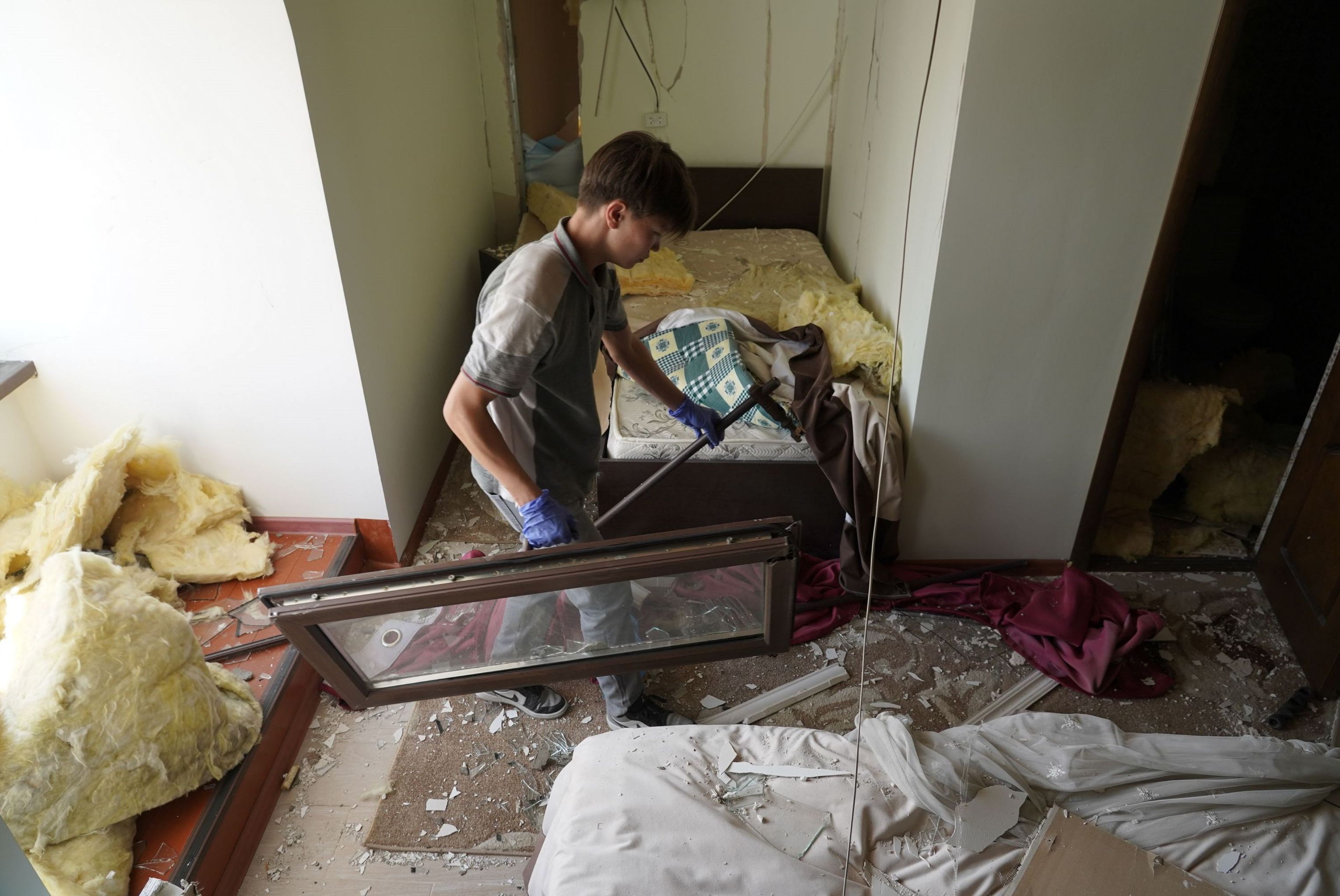 Порядка 120 зданий в трех селах пострадали от взрывов военного арсенала на юге Казахстана