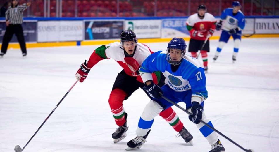 МЧМ-2021 по хоккею: Казахстан пока третий в первом дивизионе